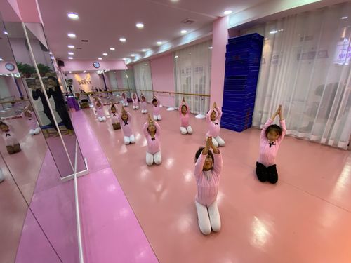 舞蹈《鱼儿水中游》