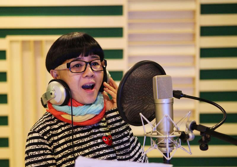 她长相一般,却被老公宠爱了足足30年,幸好女儿长大后像爸爸