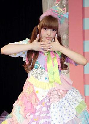 kyari pamyu pamyu 15日,歌手kyari pamyu pamyu(本名:竹村桐子)在
