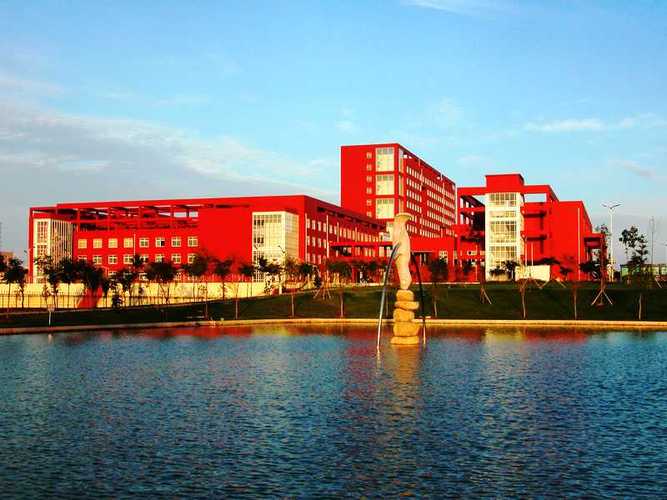  p>日照大学科技园成立于2001年11月,是日照市实施科教兴市战略的重要