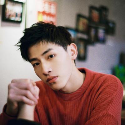 qq帅哥头像冷酷帅气我有点花心喜欢每一个你