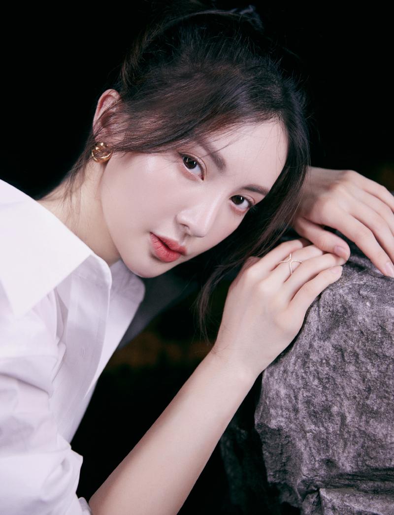 金晨衬衫裙优雅写真图片
