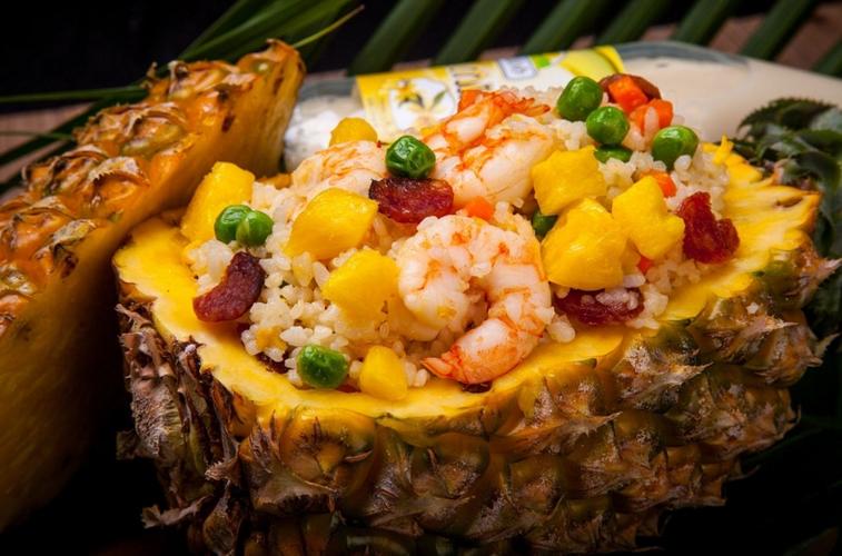 鬼鸡,辣味十足的舂菜,香气诱人的包烧,不一样的景颇撒苤,可口的菠萝饭