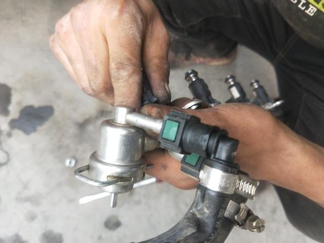 发动机怠速抖动仪表无亮灯,喷油嘴清洗