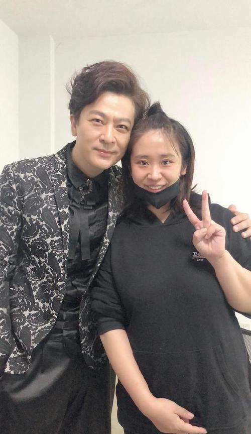 于毅看到自己美娇娘妆,都