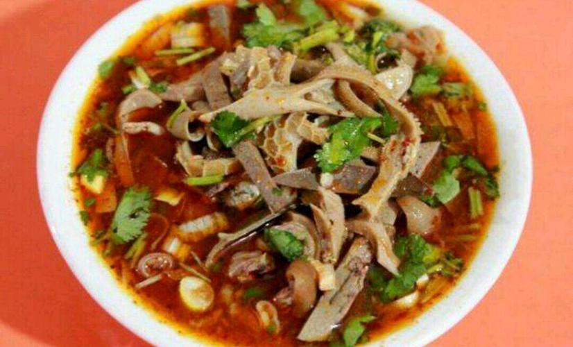  p>羊杂碎是内蒙古自治区包头市的一道传统风味小吃,属于西北菜;包头