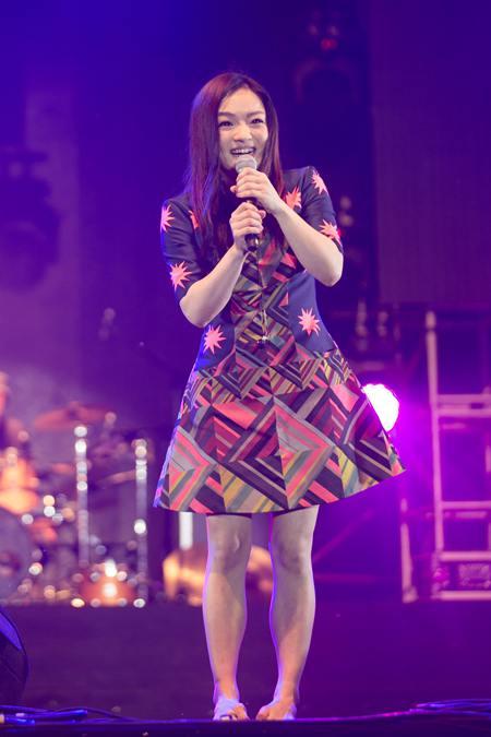 徐佳莹光脚参加音乐节演出 将三度加盟犀利趴