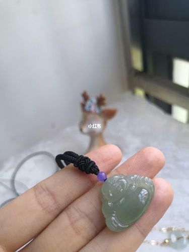 淡绿色的小佛公~_翡翠_云麟推荐好翡翠_时尚_配饰