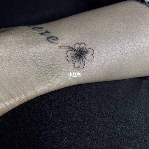 四叶草_纹身_小清新纹身_我的纹身分享_美妆_彩妆