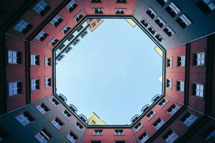 对称构图难出片那是你没做到