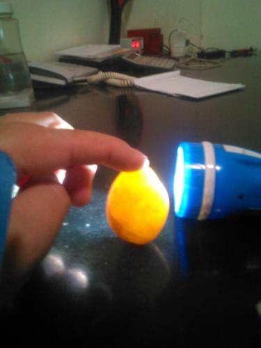 有萝卜纹,用手电照,通体透明