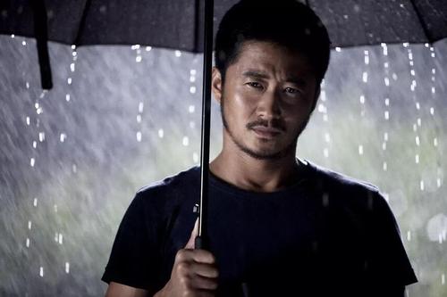 与他同龄的吴京,当年也是帅小伙,如今也拗不过岁月的大腿.