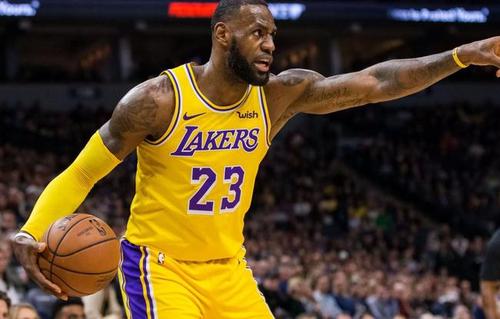 篮球小皇帝勒布朗·詹姆斯
