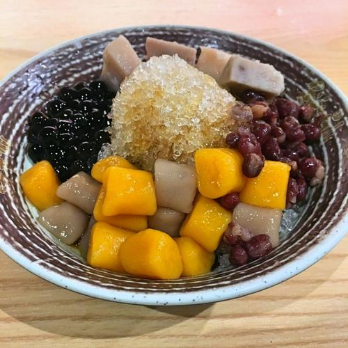 鲜芋仙作为一种新式甜点,深受年轻人的欢迎,烧仙草具有去干降火,美容