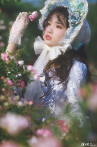 雨后薄雾温润而朦胧是那些花的诗意摄影/后期:@格宝儿_妆造/出镜: @一