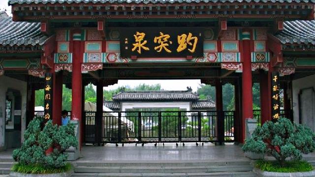 图源网络  趵突泉景区正门