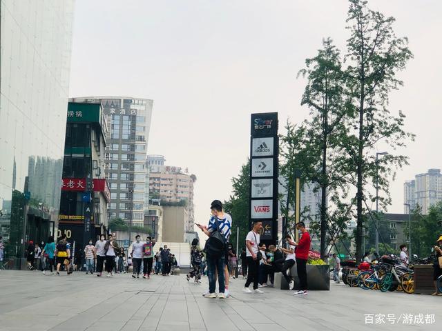 成都购物天堂,春熙路步行街好热闹!
