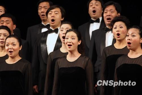 图为深圳音协合唱团在比赛中.中新社发 黄少华 摄