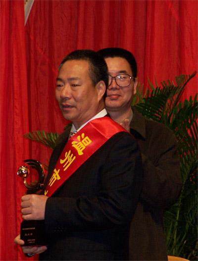 报喜鸟董事长吴志泽被授予功勋企业家称号