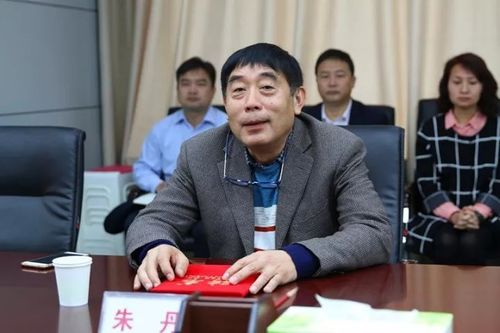 "我们区的80中学是郑州一中教育集团的集团校成员,朱丹校长一直在
