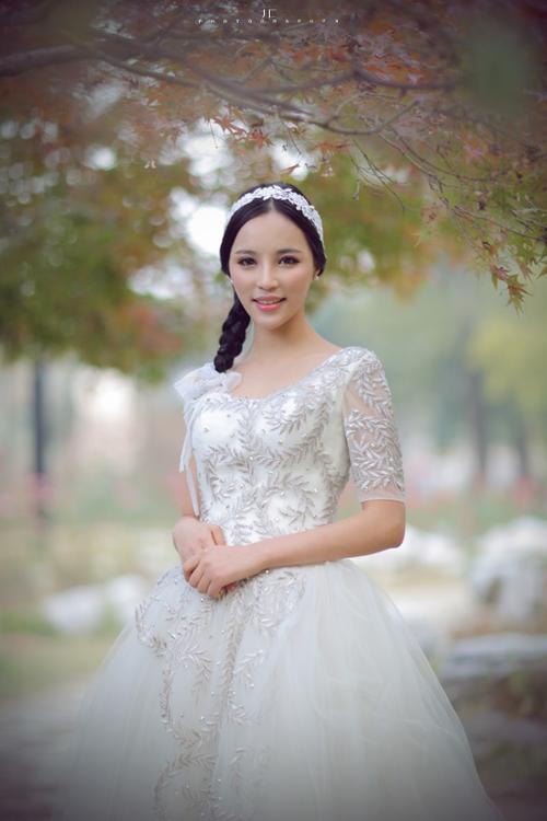 快来看一下这些美丽的婚纱吧