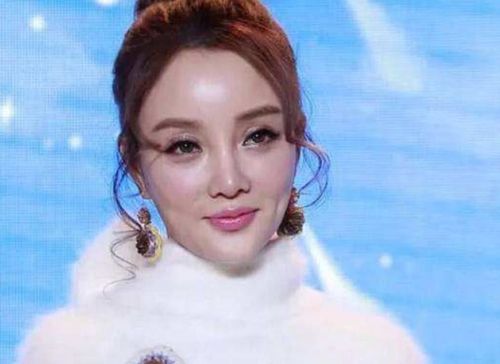 李小璐出道照太让人无奈长得没的说整没整容一目了然