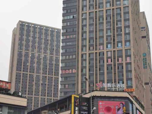 旭辉乐活城-"就在巴南区万达广场旁边,属于典型的商业