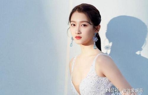 关晓彤的应援色是什么颜色 关晓彤被很多人所喜欢吗