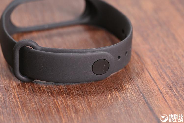 小米手环3开箱图赏:屏幕大升级