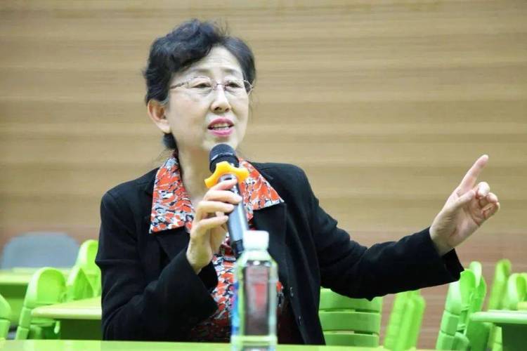 吴正宪:从儿童教育视角看小学数学教材