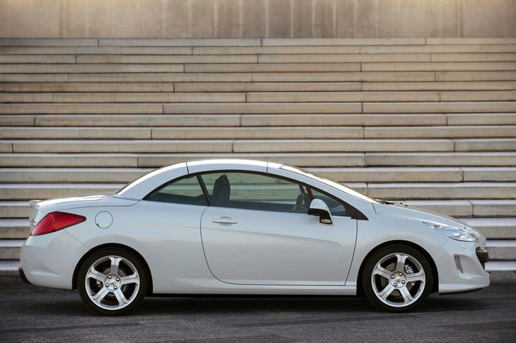 近日,标致在欧洲推出了全新一代的308cc折叠硬顶敞篷跑车图片.