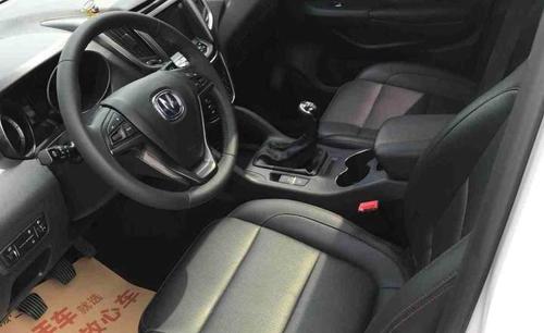 长安cs75 2.0l 手动豪华型 白色 手动挡