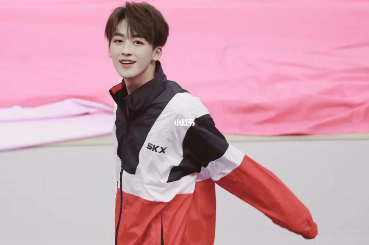 何洛洛壁纸_壁纸_运动风_何洛洛_素材_壁纸