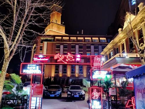 节日的天津滨江道夜景