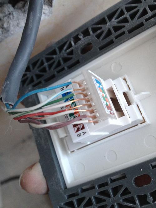 墙壁网络插座如何接 另一头是水晶头 如何接