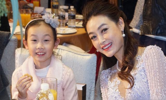 詹小楠:戏红人不红,女儿长相一言难尽,丈夫成谜,44岁
