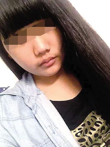 小女孩刚刚发育的小馒头 13岁幼儿洗澡