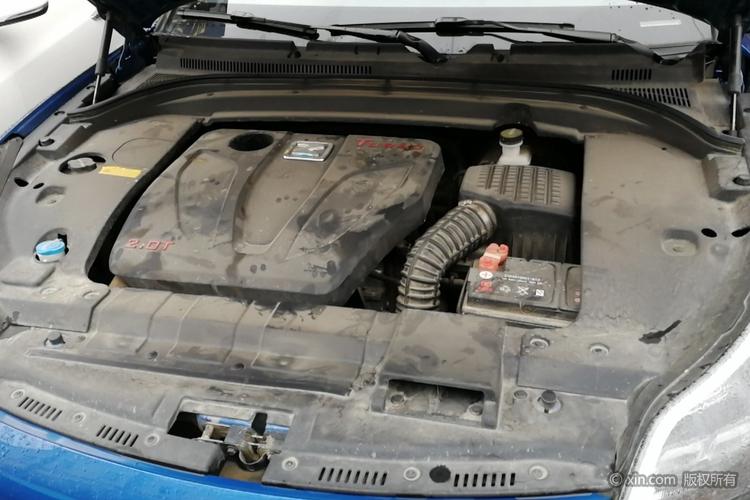众泰sr9发动机舱