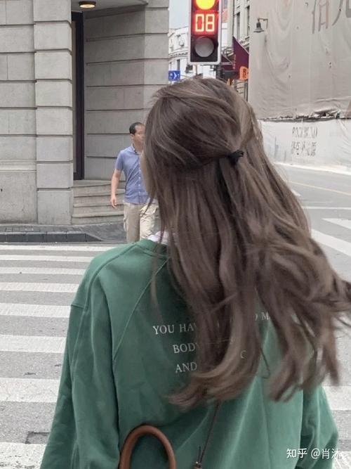 显白发色亚麻色发色奶茶色冷色系发色米棕色