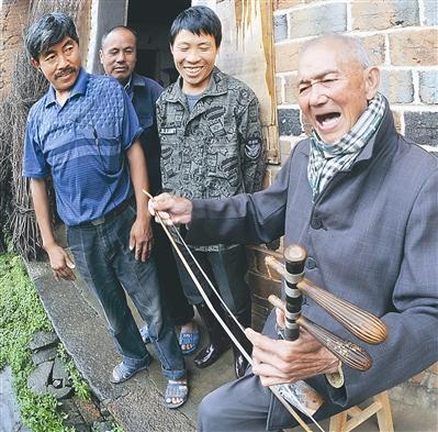 会拉京胡会写诗 帅老头老高的"乡村宣讲员"生活