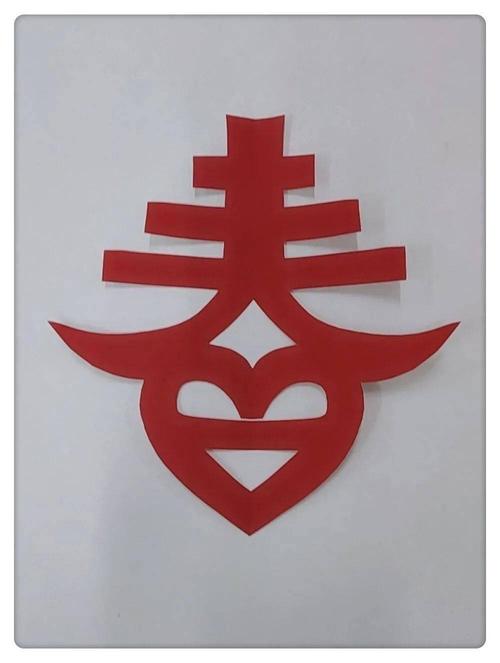 剪纸传承人孙老师介绍剪纸2,跟随老师剪"春""牛""窗花"3,装裱相框后