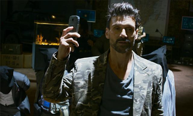 iphonex玻璃后盖值4588跌不起,还是战狼2反派老爹同款