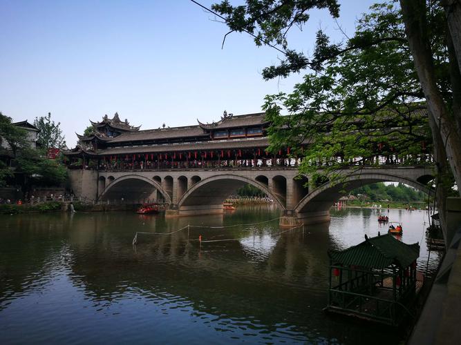 写美篇                                街子古镇 位于四川崇州市