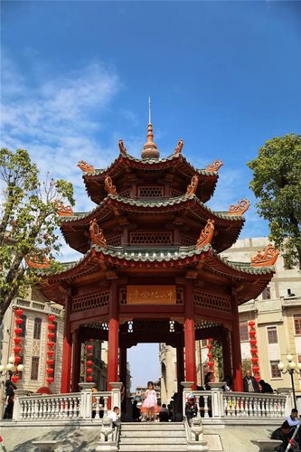 《小公园亭与女孩》