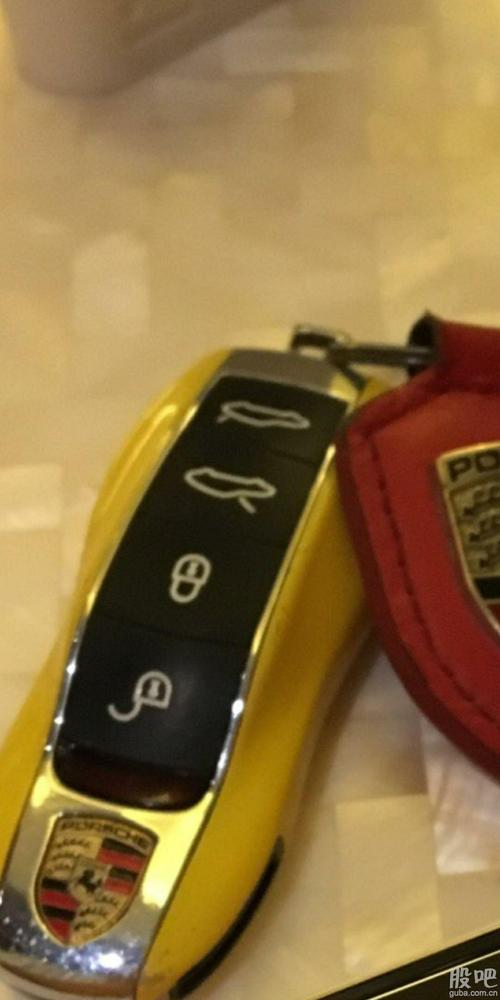 你这是保时捷什么车的钥匙啊.啊?大富豪