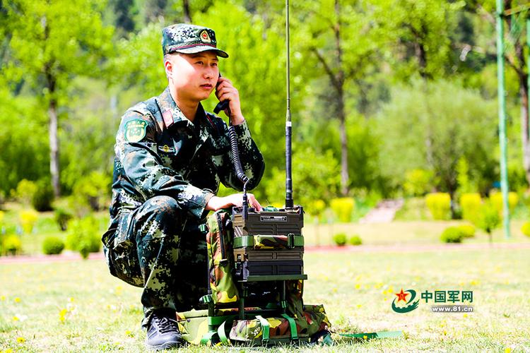 对无线电台设备进行调试.