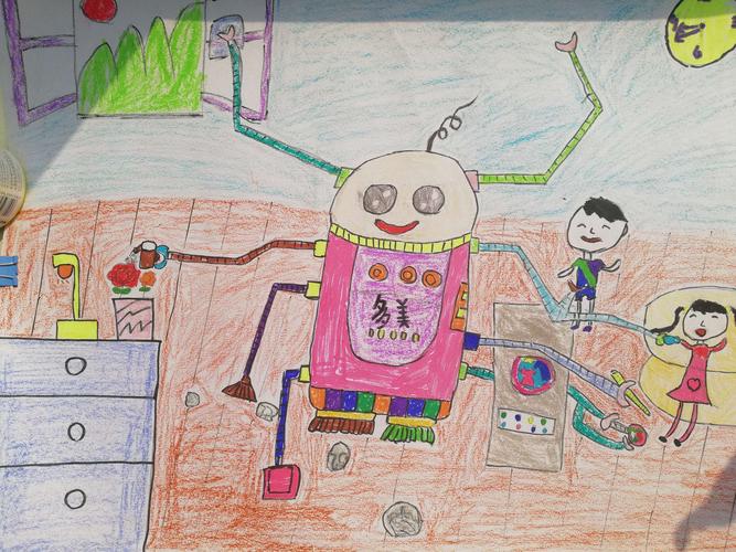 有的同学画的是自己帮大人做家务,有的同学则画机器人劳动