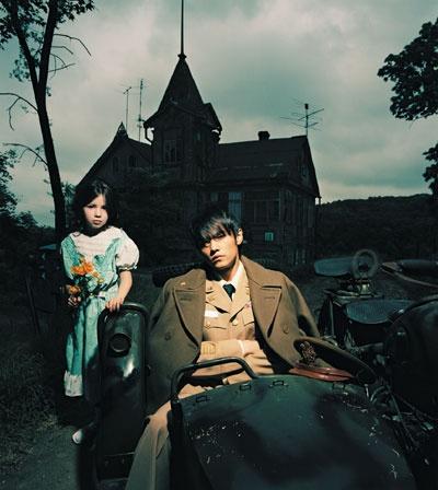 周杰伦七里香封面周杰伦七里香专辑封面为何用军装做主题