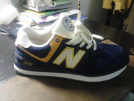 有标志吗,帮忙看一下是真是假~,我是新手,看一下这新百伦的鞋是真是假