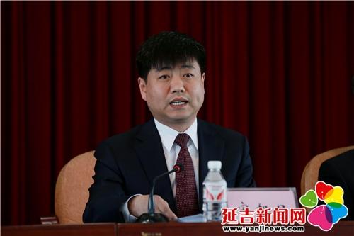 延吉市隆重举行劳动模范表彰大会